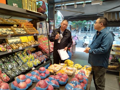 守護(hù)消費(fèi)與生態(tài) 瀘州納溪市場(chǎng)監(jiān)管局開展生鮮食用農(nóng)產(chǎn)品過度包裝專項(xiàng)檢查